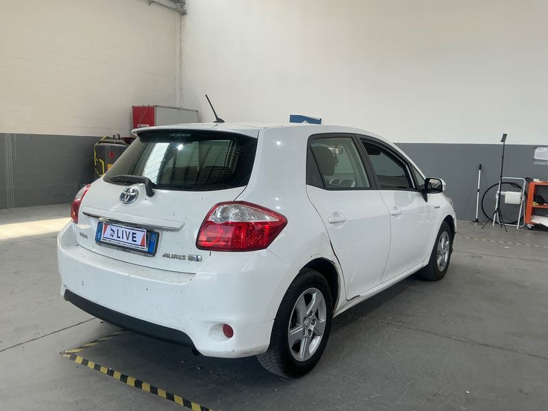 Toyota Auris 1.8 Hybrid Executive 2011 – снимка 2