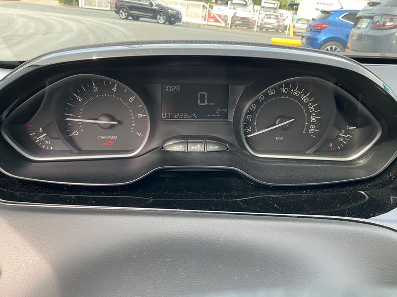 Peugeot 208 1.2 PureTech Like 2017 – снимка 4