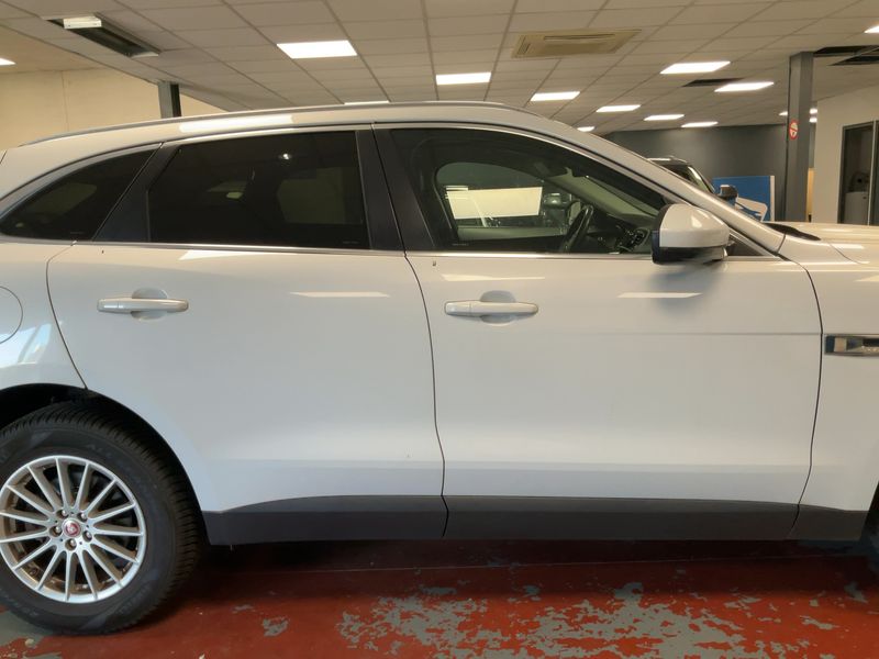 Jaguar F-Pace 20d Pure 2017 – снимка 10