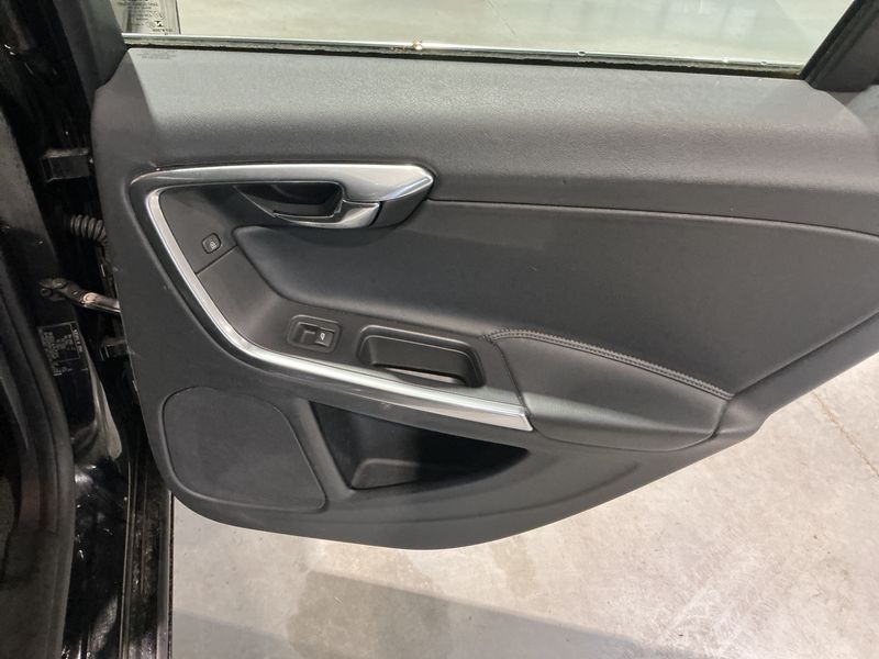 Volvo V60 2.0 D4 Momentum 2014 – снимка 28