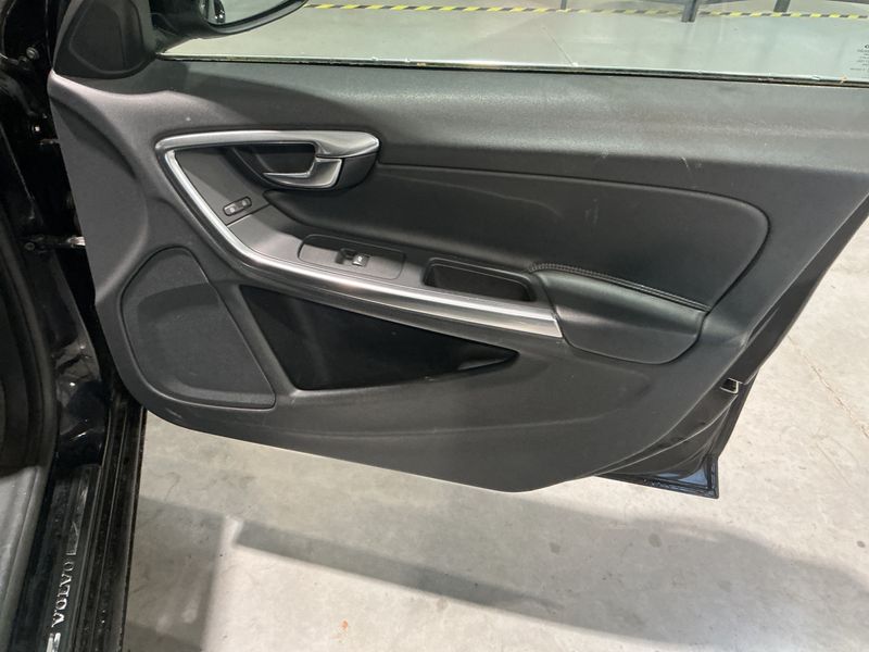 Volvo V60 2.0 D4 Momentum 2014 – снимка 25