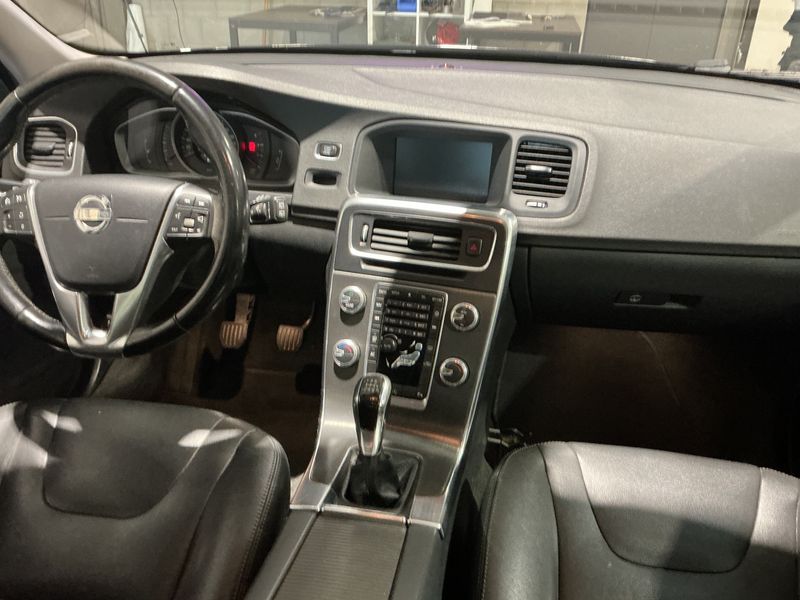 Volvo V60 2.0 D4 Momentum 2014 – снимка 17