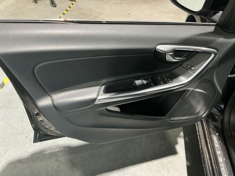 Volvo V60 2.0 D4 Momentum 2014 – снимка 33