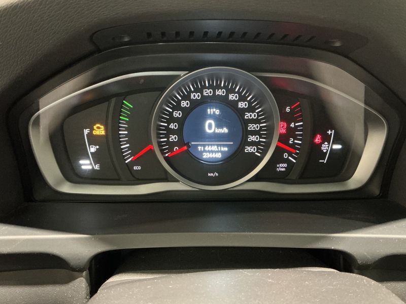 Volvo V60 2.0 D4 Momentum 2014 – снимка 18
