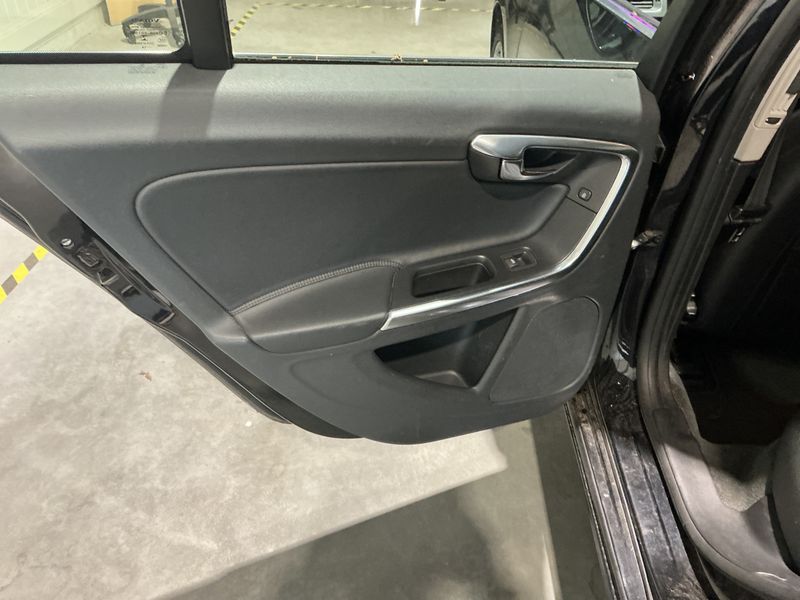Volvo V60 2.0 D4 Momentum 2014 – снимка 30
