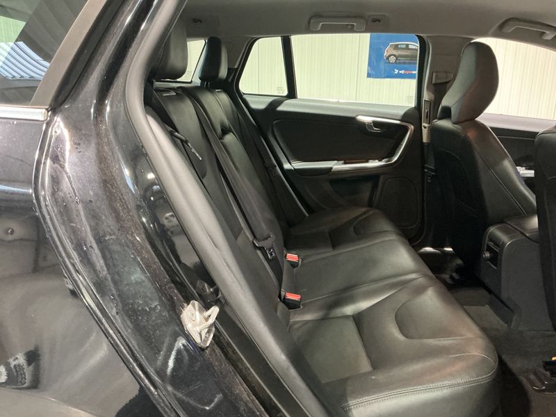 Volvo V60 2.0 D4 Momentum 2014 – снимка 19