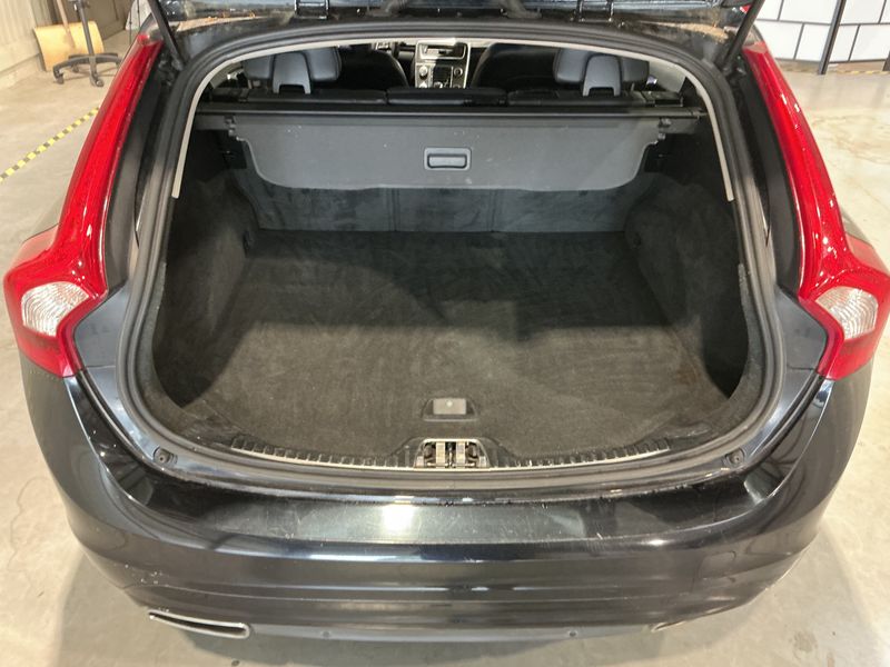 Volvo V60 2.0 D4 Momentum 2014 – снимка 15