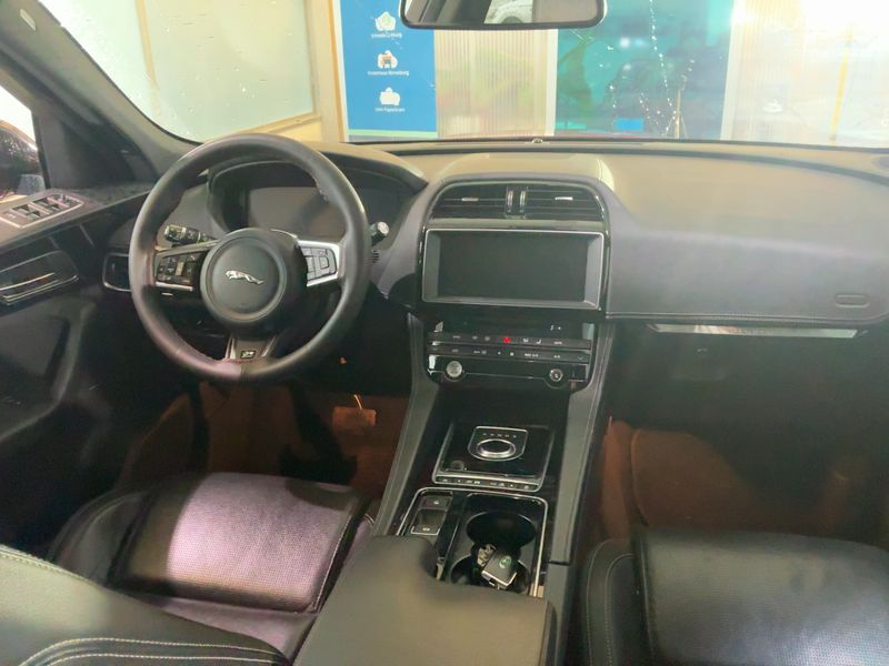 Jaguar F-Pace 20d R-Sport AWD 2018 – снимка 17