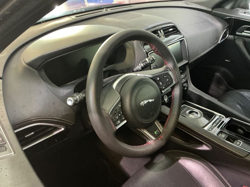 Jaguar F-Pace 20d R-Sport AWD 2018 – снимка 21