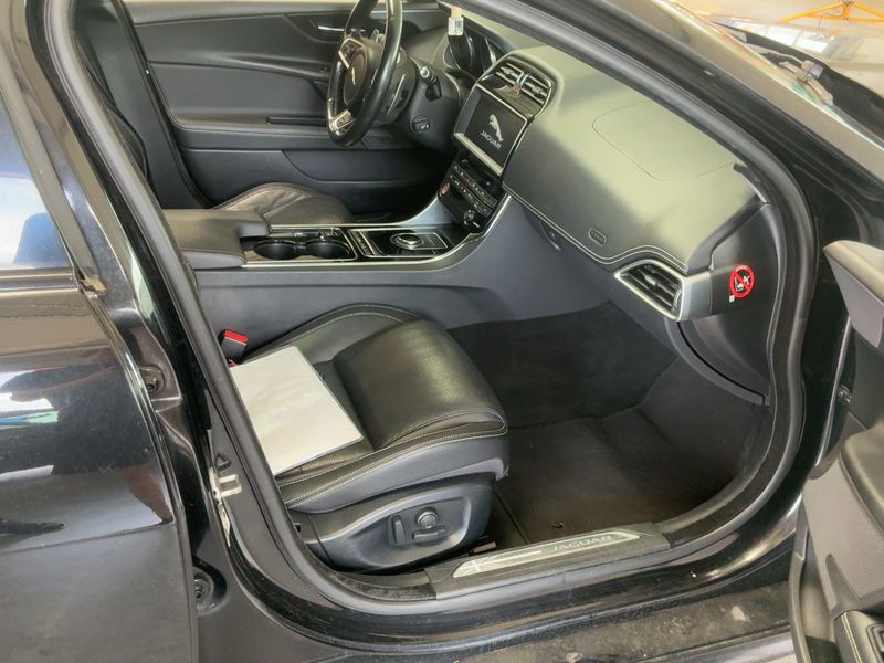 Jaguar XE 20d R-Sport 2016 – снимка 17