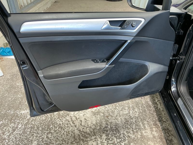 Volkswagen Golf VII 2.0 TDI Cup BlueMotion Tech 2015 – снимка 38