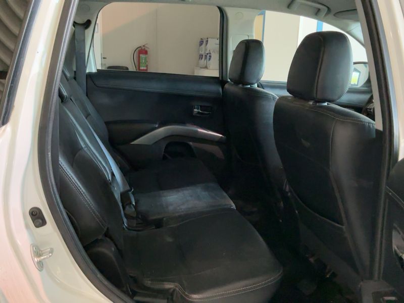 Mitsubishi Outlander 2.2 DI-D Instyle 4WD 2012 – снимка 19