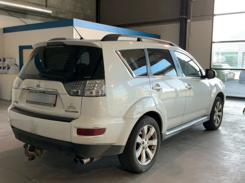 Mitsubishi Outlander 2.2 DI-D Instyle 4WD 2012 – снимка 8