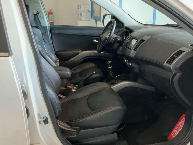 Mitsubishi Outlander 2.2 DI-D Instyle 4WD 2012 – снимка 16