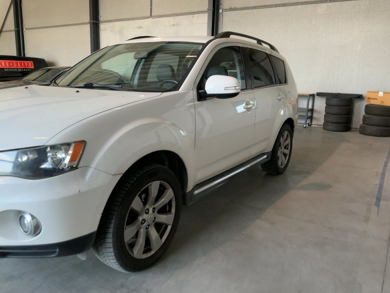 Mitsubishi Outlander 2.2 DI-D Instyle 4WD 2012 – снимка 2