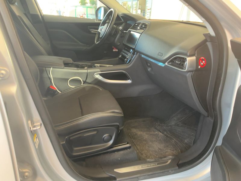 Jaguar F-Pace 20d R-Sport AWD 2016 – снимка 16