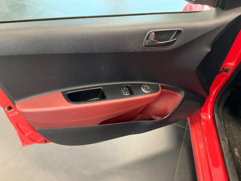 Hyundai i10 1.0 Tech 2019 – снимка 28