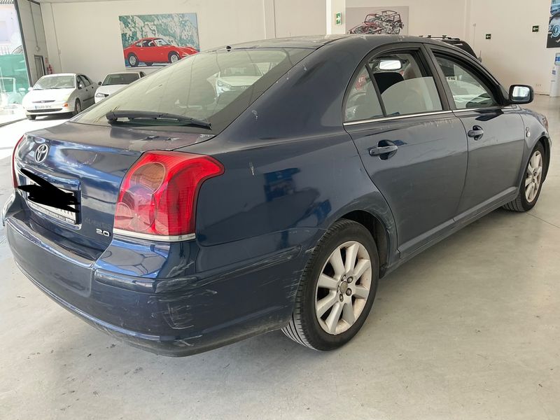 Toyota Avensis 2.0 D-4D Sol 2004 – снимка 2