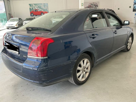 Toyota Avensis 2.0 D-4D Sol 2004 – снимка 2