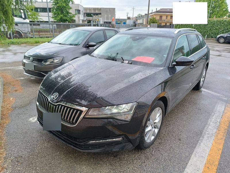 Skoda Superb 2.0 TDI Executive 2023 – снимка 7