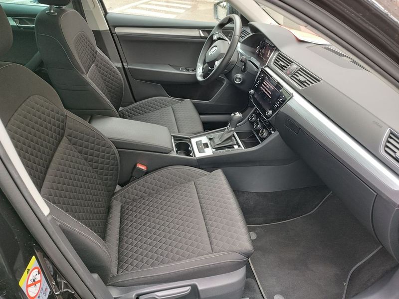Skoda Superb 2.0 TDI Executive 2023 – снимка 10