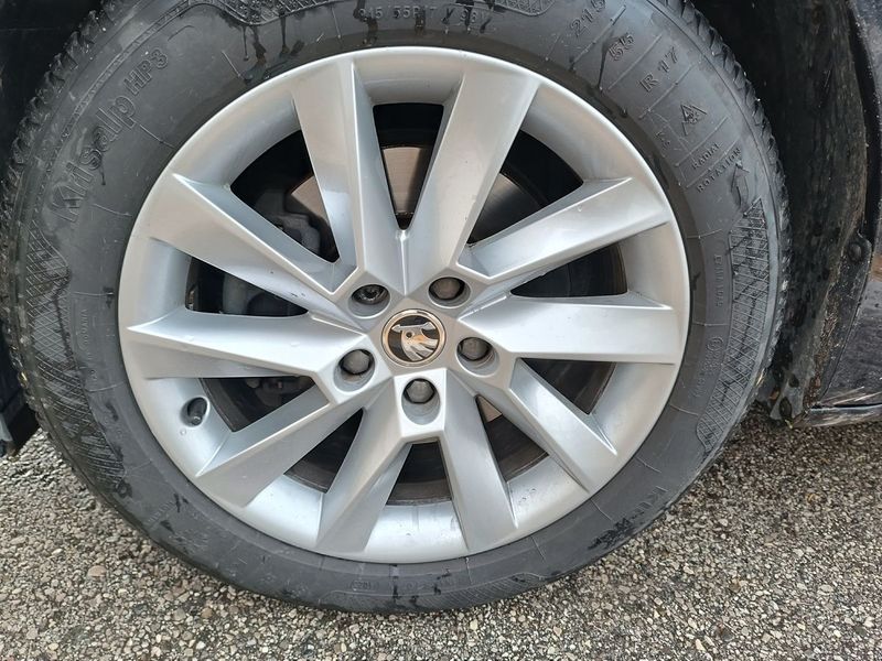 Skoda Superb 2.0 TDI Executive 2023 – снимка 18