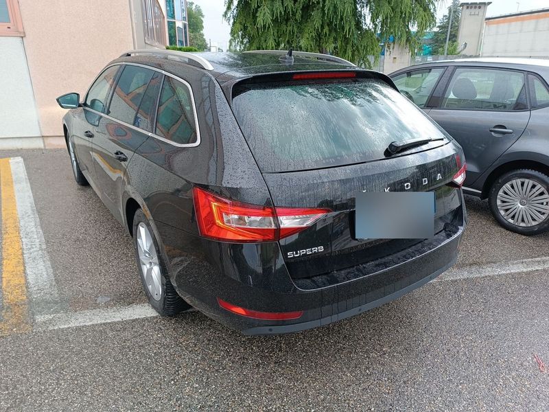 Skoda Superb 2.0 TDI Executive 2023 – снимка 3