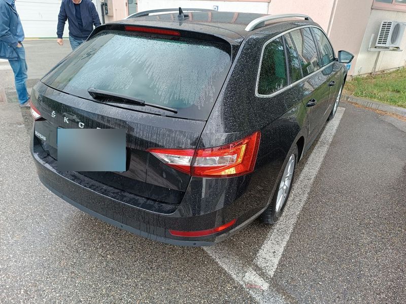 Skoda Superb 2.0 TDI Executive 2023 – снимка 4