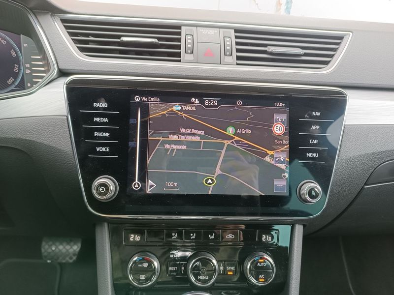 Skoda Superb 2.0 TDI Executive 2023 – снимка 13