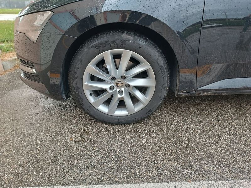 Skoda Superb 2.0 TDI Executive 2023 – снимка 16