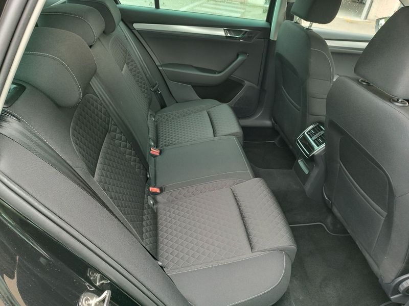 Skoda Superb 2.0 TDI Executive 2023 – снимка 14