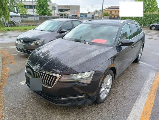 Skoda Superb 2.0 TDI Executive 2023 – снимка 2