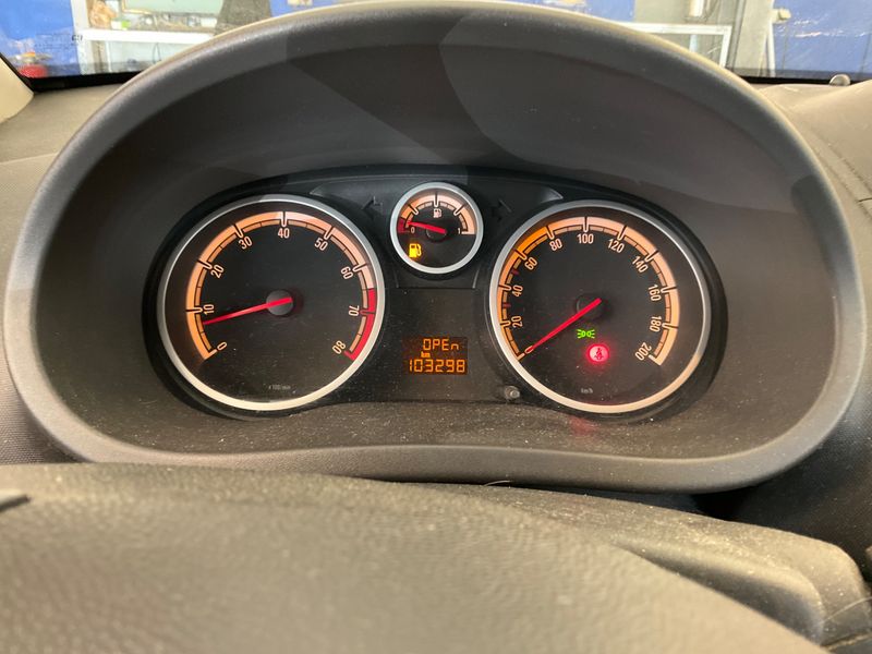 Opel Corsa 1.2 Edition "111 Jahre" 2010 – снимка 4