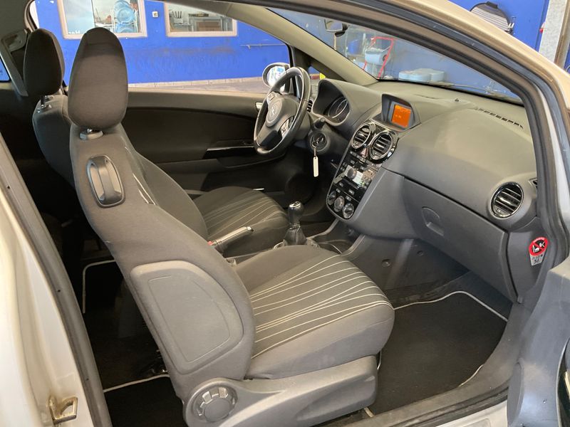 Opel Corsa 1.2 Edition "111 Jahre" 2010 – снимка 3