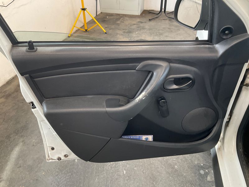 Dacia Duster 1.6 E85 4x2 2012 – снимка 35