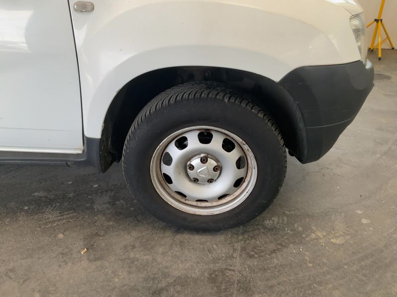 Dacia Duster 1.6 E85 4x2 2012 – снимка 11