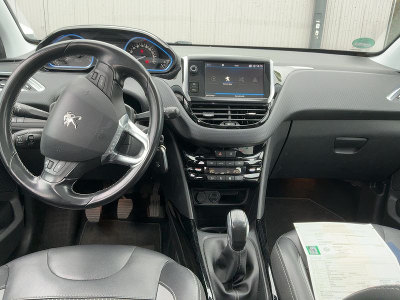 Peugeot 2008 1.2 PureTech Allure 2017 – снимка 18