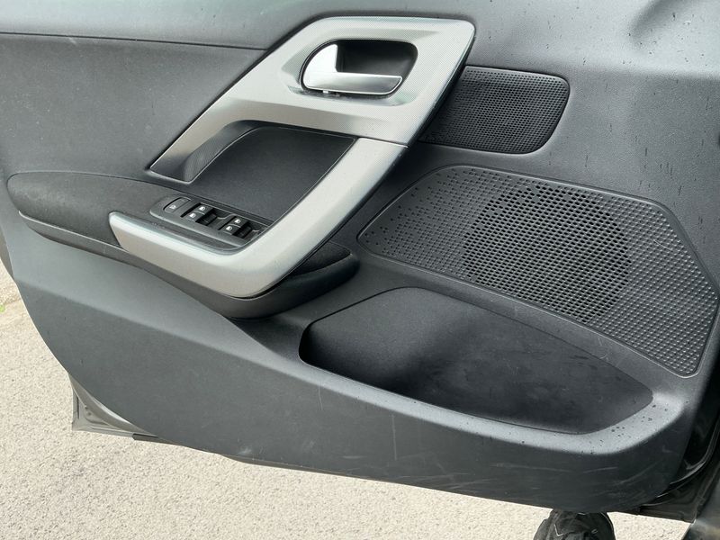 Peugeot 2008 1.2 PureTech Allure 2017 – снимка 27