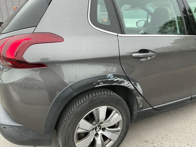 Peugeot 2008 1.2 PureTech Allure 2017 – снимка 23