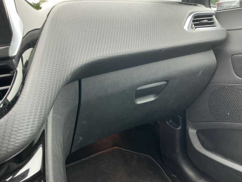 Peugeot 2008 1.2 PureTech Allure 2017 – снимка 26