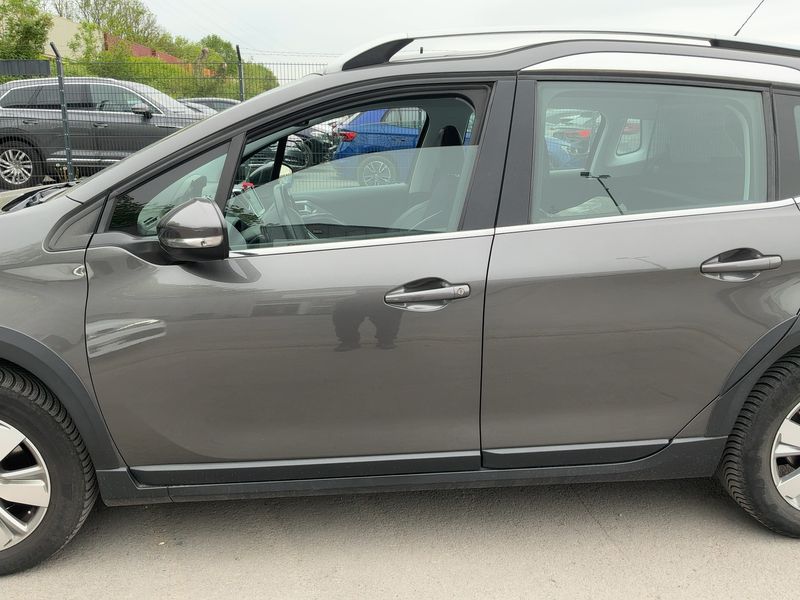 Peugeot 2008 1.2 PureTech Allure 2017 – снимка 4