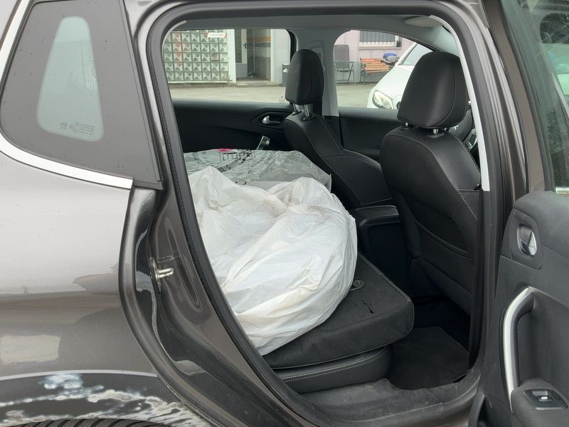Peugeot 2008 1.2 PureTech Allure 2017 – снимка 20