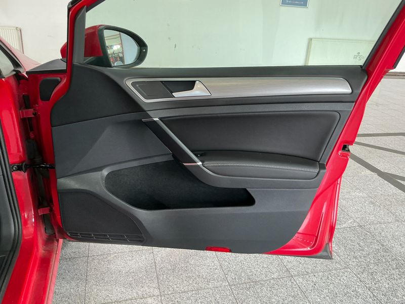 Volkswagen Golf VII 1.6 TDI Comfortline BlueMotion Tech 2015 – снимка 37