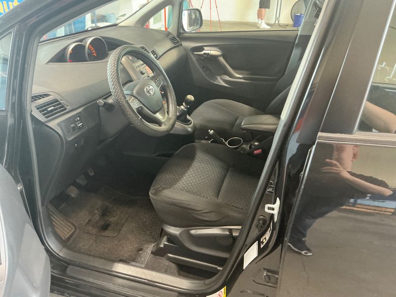 Toyota Verso 2.0 D-4D Life 2010 – снимка 3