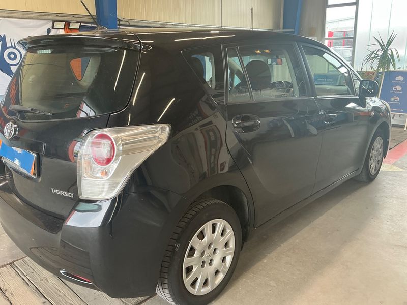 Toyota Verso 2.0 D-4D Life 2010 – снимка 2