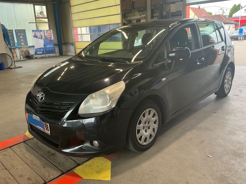 Toyota Verso 2.0 D-4D Life 2010 – снимка 1