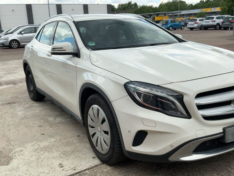 Mercedes-Benz GLA-Klasse GLA 200 d Score Urban 2016 – снимка 12