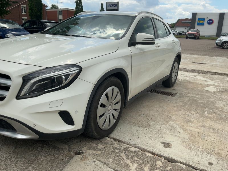 Mercedes-Benz GLA-Klasse GLA 200 d Score Urban 2016 – снимка 2