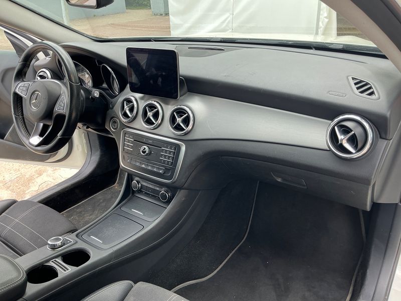 Mercedes-Benz GLA-Klasse GLA 200 d Score Urban 2016 – снимка 24