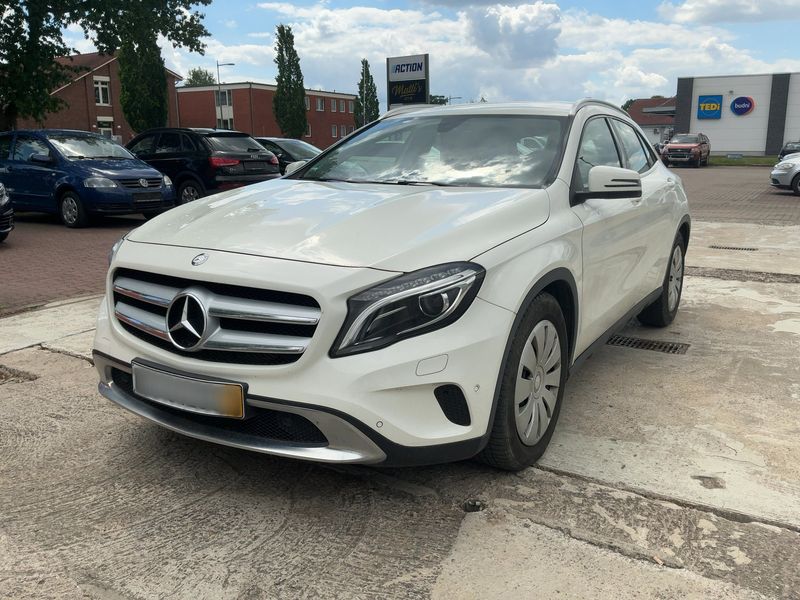 Mercedes-Benz GLA-Klasse GLA 200 d Score Urban 2016 – снимка 1